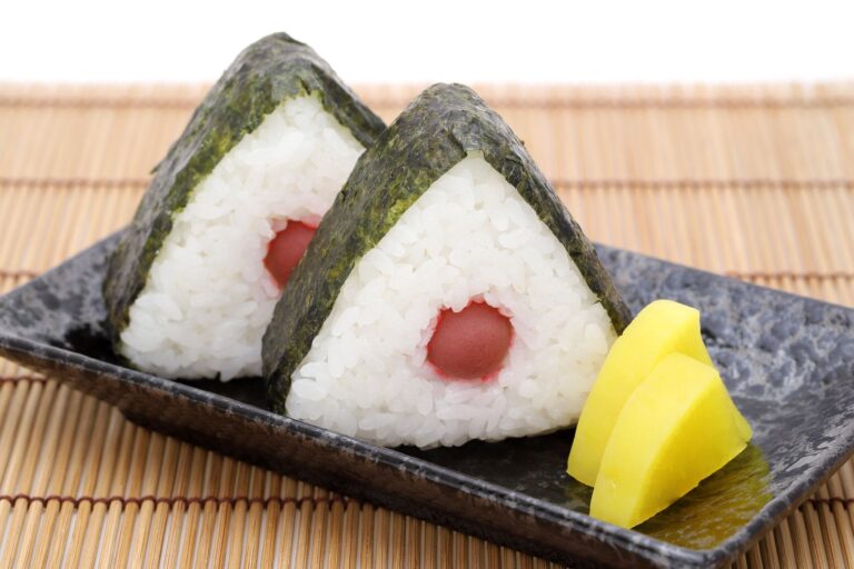 「梅おにぎり」ランキング2位はコスパ抜群の「キッチンオリジン 源おにぎり 梅」！ 1位は店内でつくられているコンビニおにぎり