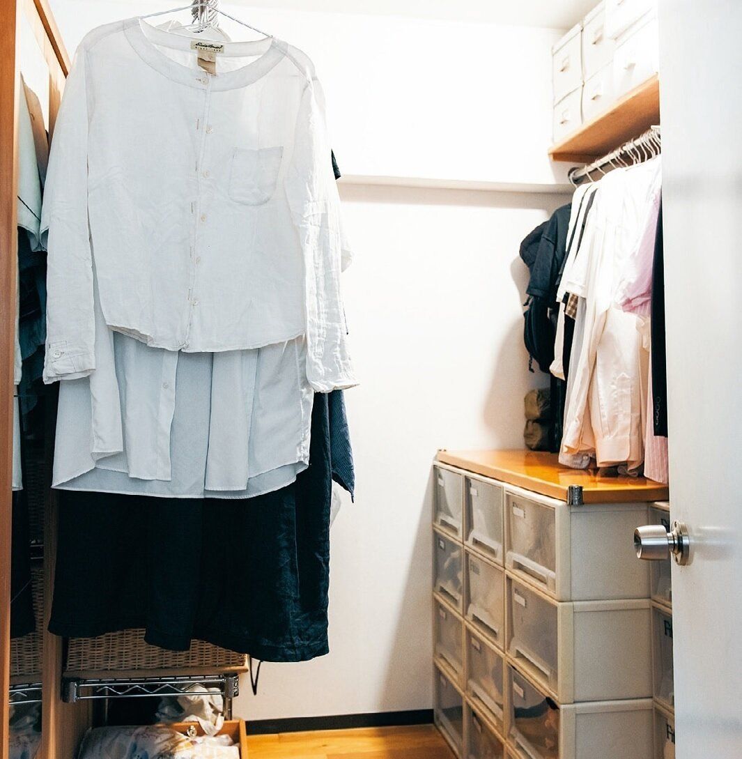 靴は3足、夏のワードローブはなんと5着！ミニマリストの持ち物大解剖！