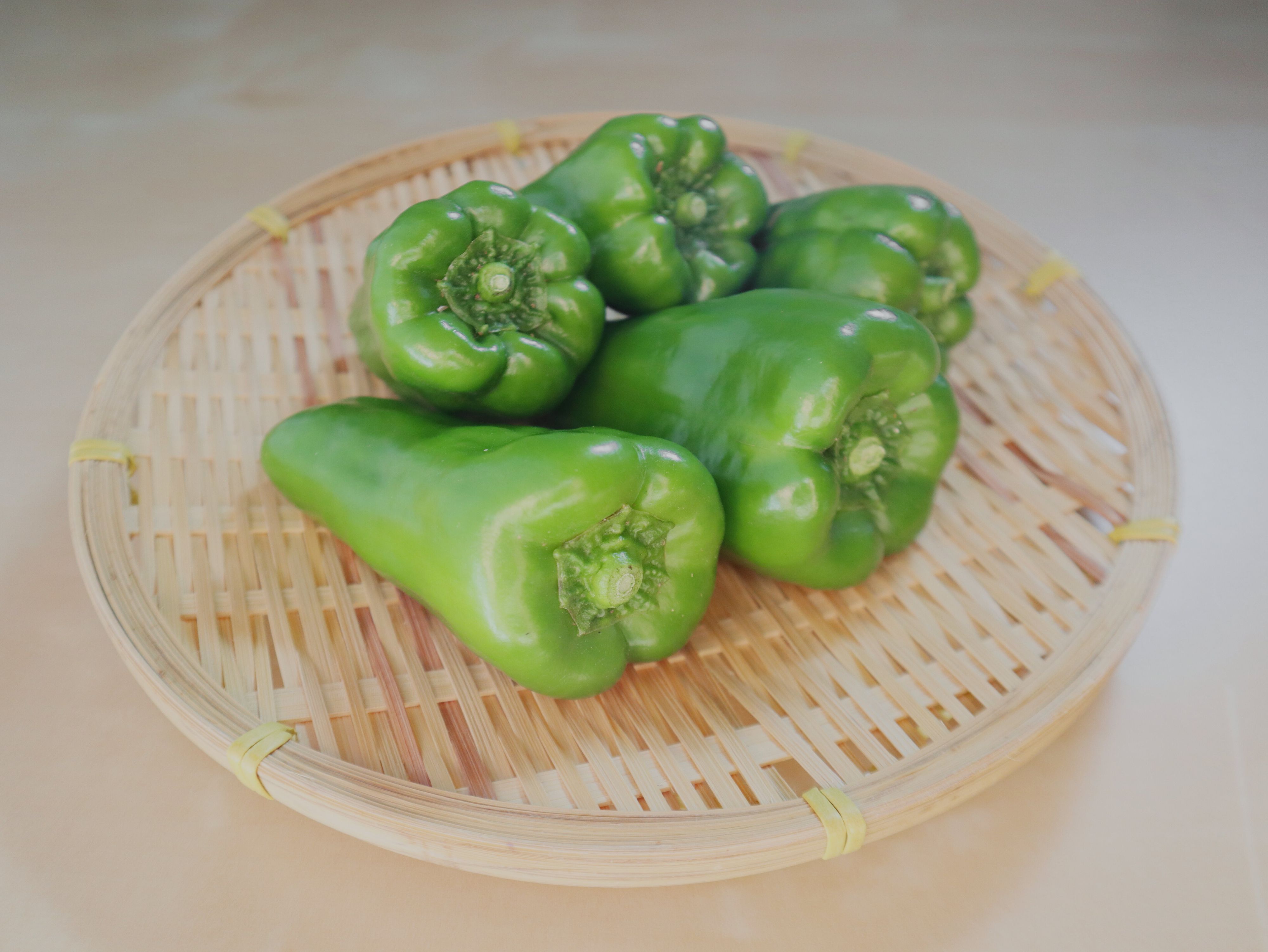 【六角形に注目】旬の「ピーマン」スーパーで買うときにおいしいものを見分けるコツとは？