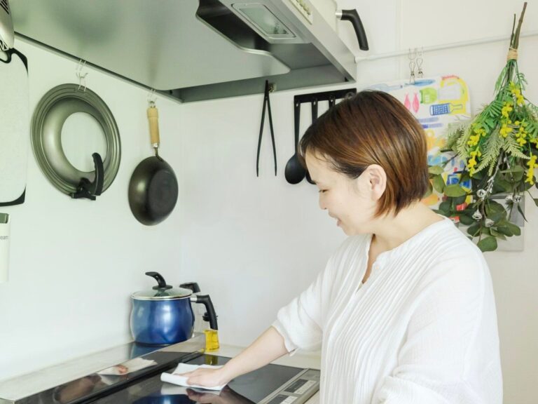 【秋掃除】今やるほうが断然ラク！寒くなる前に終わらせたいキッチン掃除