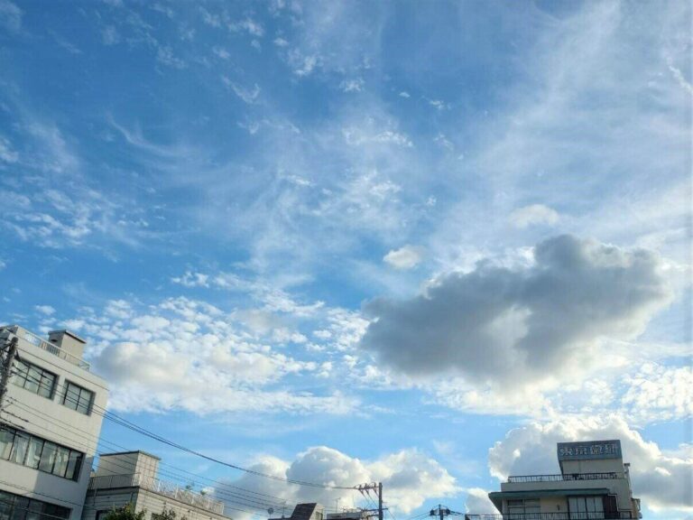 雲が空で交差する⁉気象予報士が秋支度を始める合図「行き合い」とは