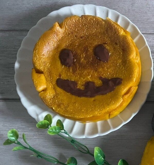 【簡単レシピ】材料全部ミキサーに入れるだけ！ハロウィンにも間に合う！簡単かぼちゃチーズケーキ