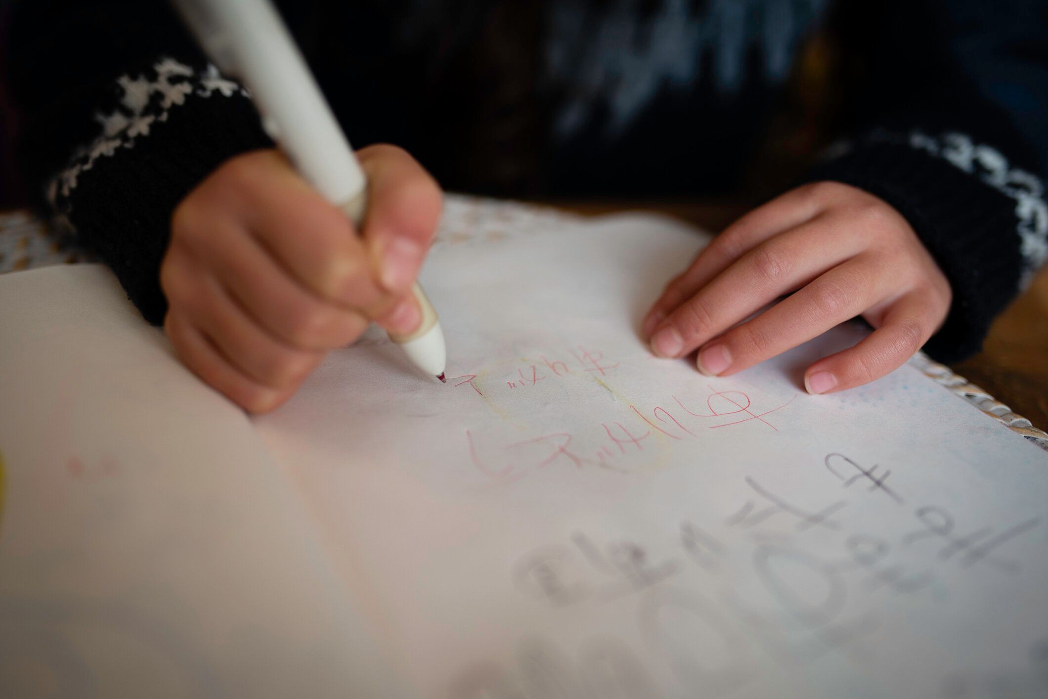 大好きな気持ち、ママに届け！4歳娘の書いた手紙。読めないけれど、伝わってくるやさしさに心が温まる