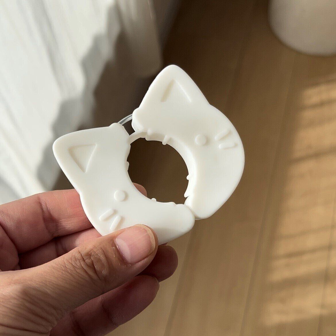 【seria】かわいい猫がポイント！挟むだけでしっかり固定してくれる便利アイテム!!