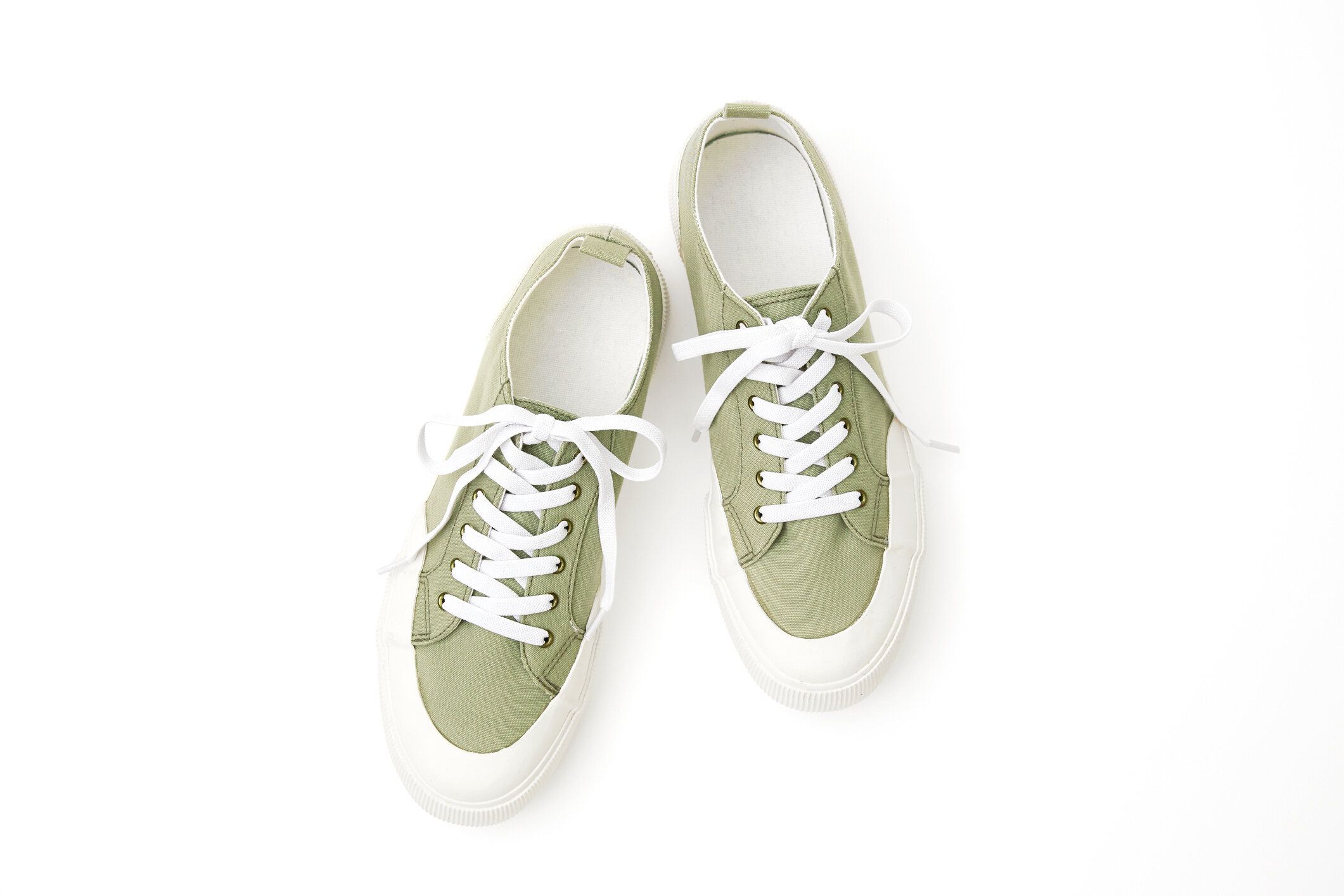 無意識にやっている!?40代のスニーカー「おば見えコーデ」を回避する方法