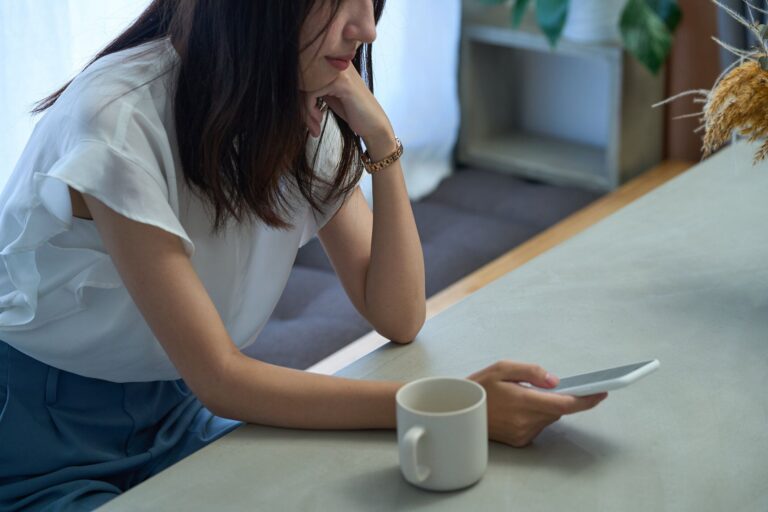 裕福なママ友の正体は詐欺師!?近寄ってはいけない！家庭崩壊の可能性もある「危険ママ友」の特徴