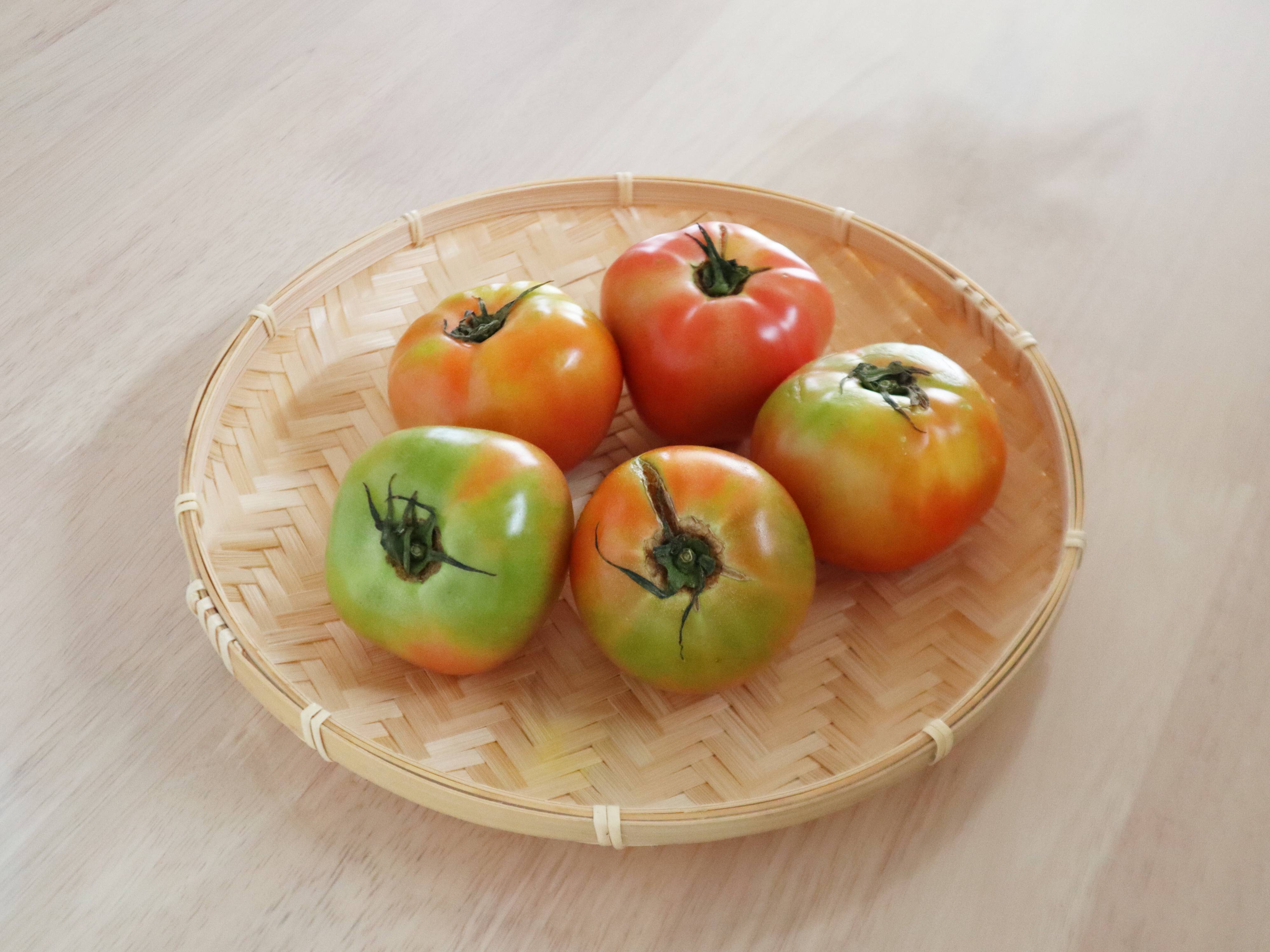 野菜室に入れちゃダメ！意外とやりがちな野菜の非常識「まだ青いトマトの正しい保存方法」って？