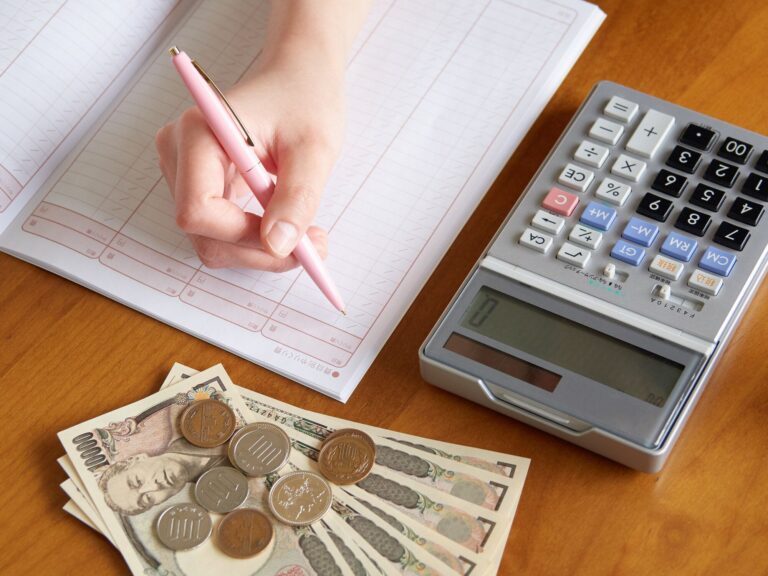 【1000万円貯めている人の家計簿】家計簿を書くのは月1回だけ！アプリと手帳を有効活用