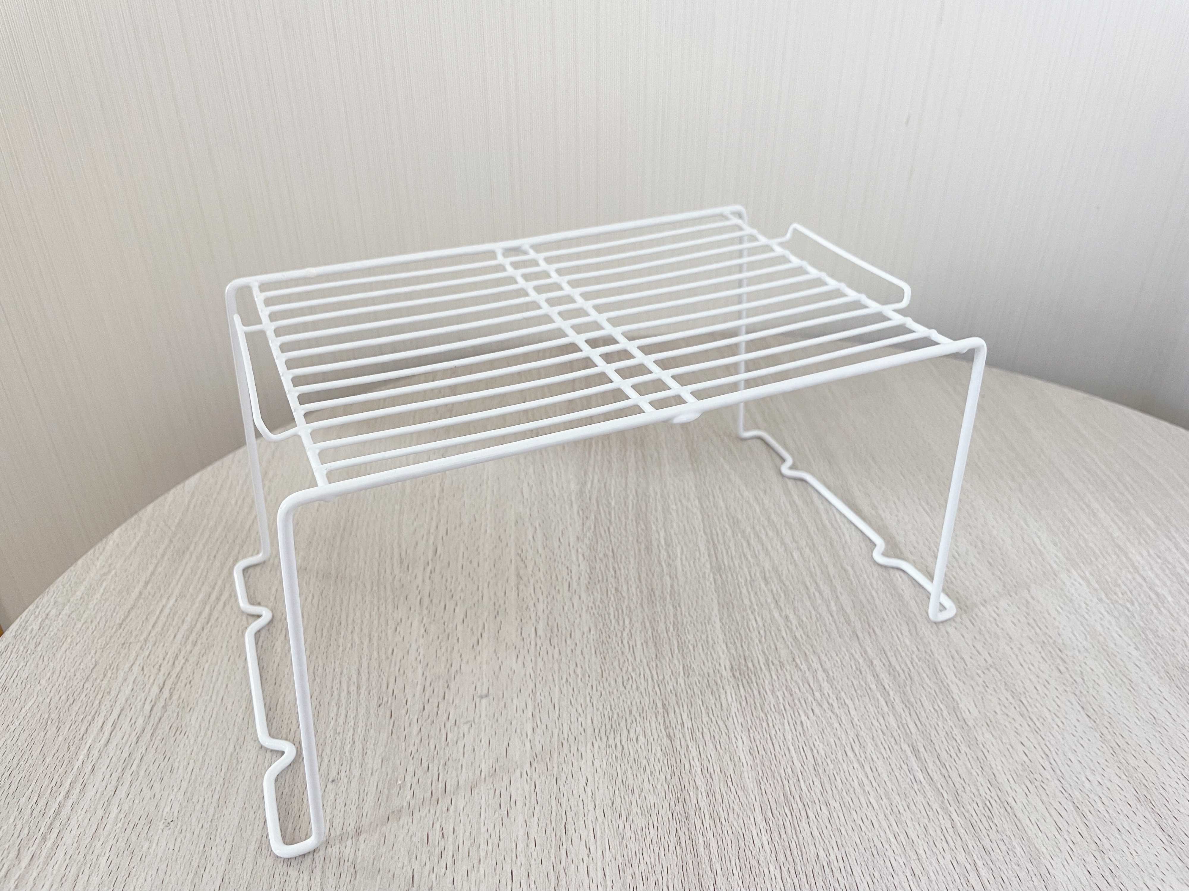 【セリア】収納を2倍にしてくれる「積み重ねできるワイヤー整理棚」は買わなきゃ損！