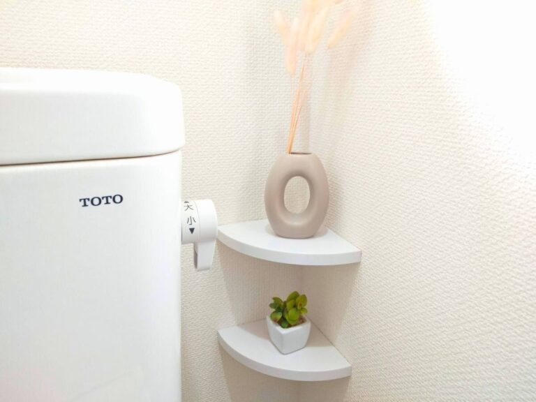 【ダイソー】狭いトイレにオシャレと収納を！たった5分でできる飾り棚