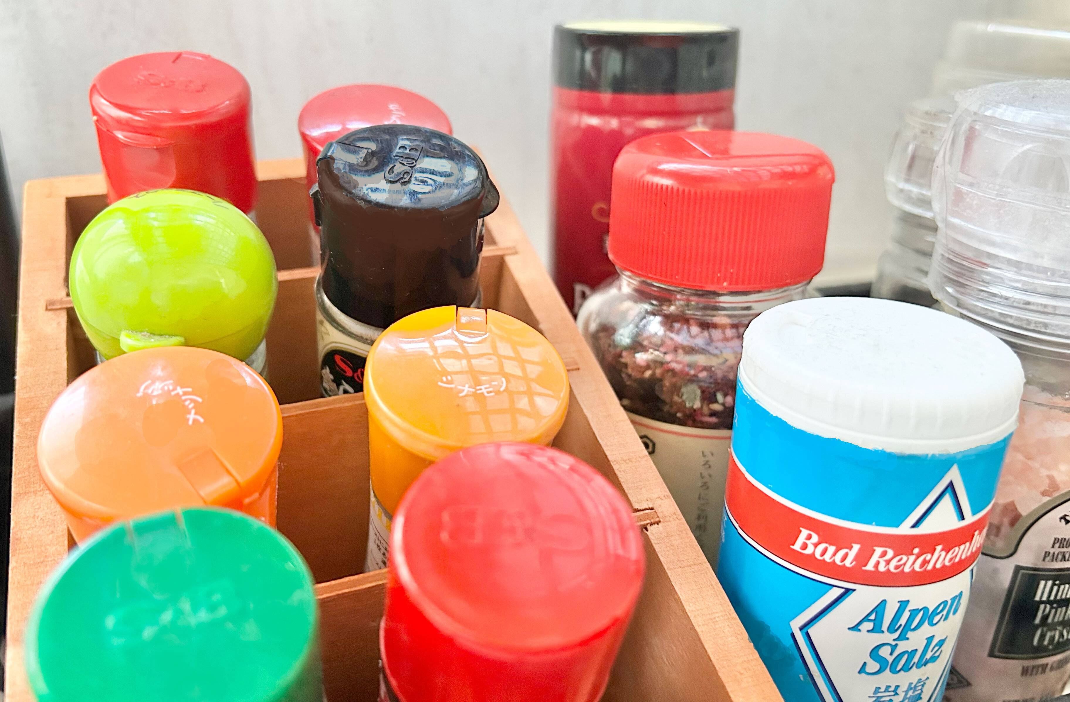 【Seria】スッキリ！小さなスパイスの置き場に困ったらこれで収納！