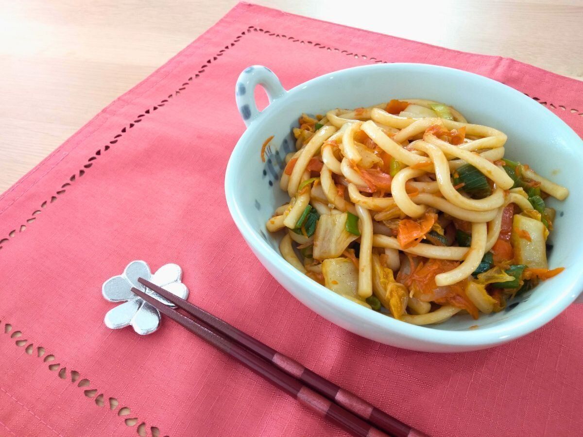 麺のほぐれかたが神！疲弊母が鬼リピする焼きそばより手軽な焼うどん