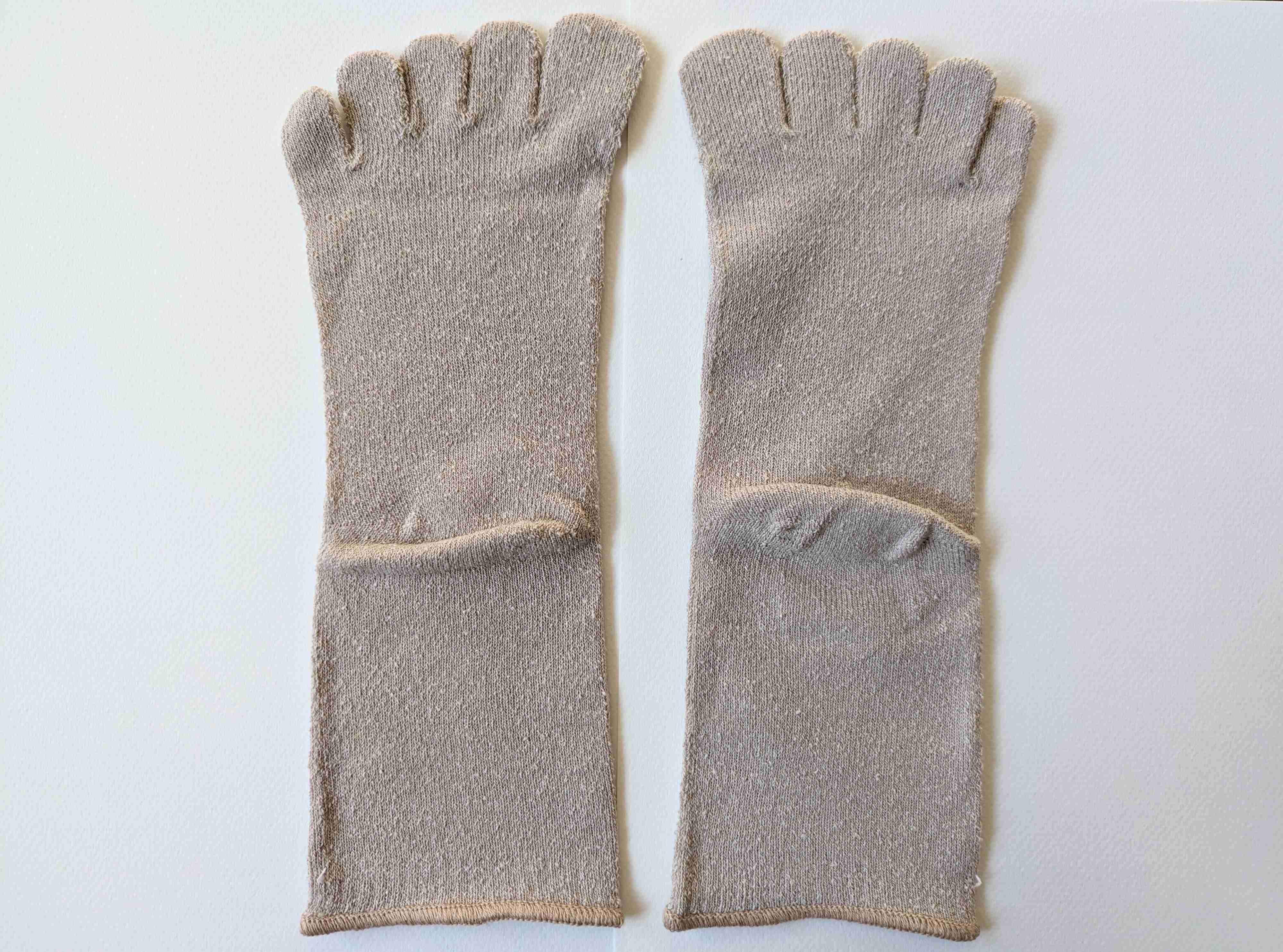 いつもの靴下に1枚仕込むだけ！五本指インナーソックスでラクちん温活