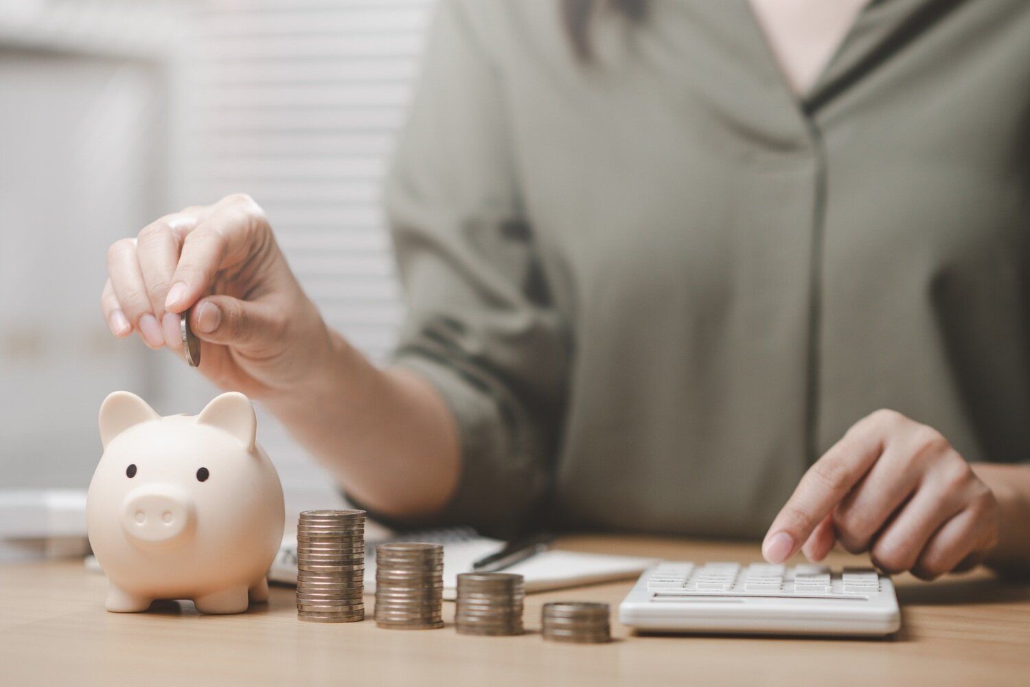 半額商品を買う人は貯まらない!?お金のプロが指摘する貯まらない人の「5つの習慣」