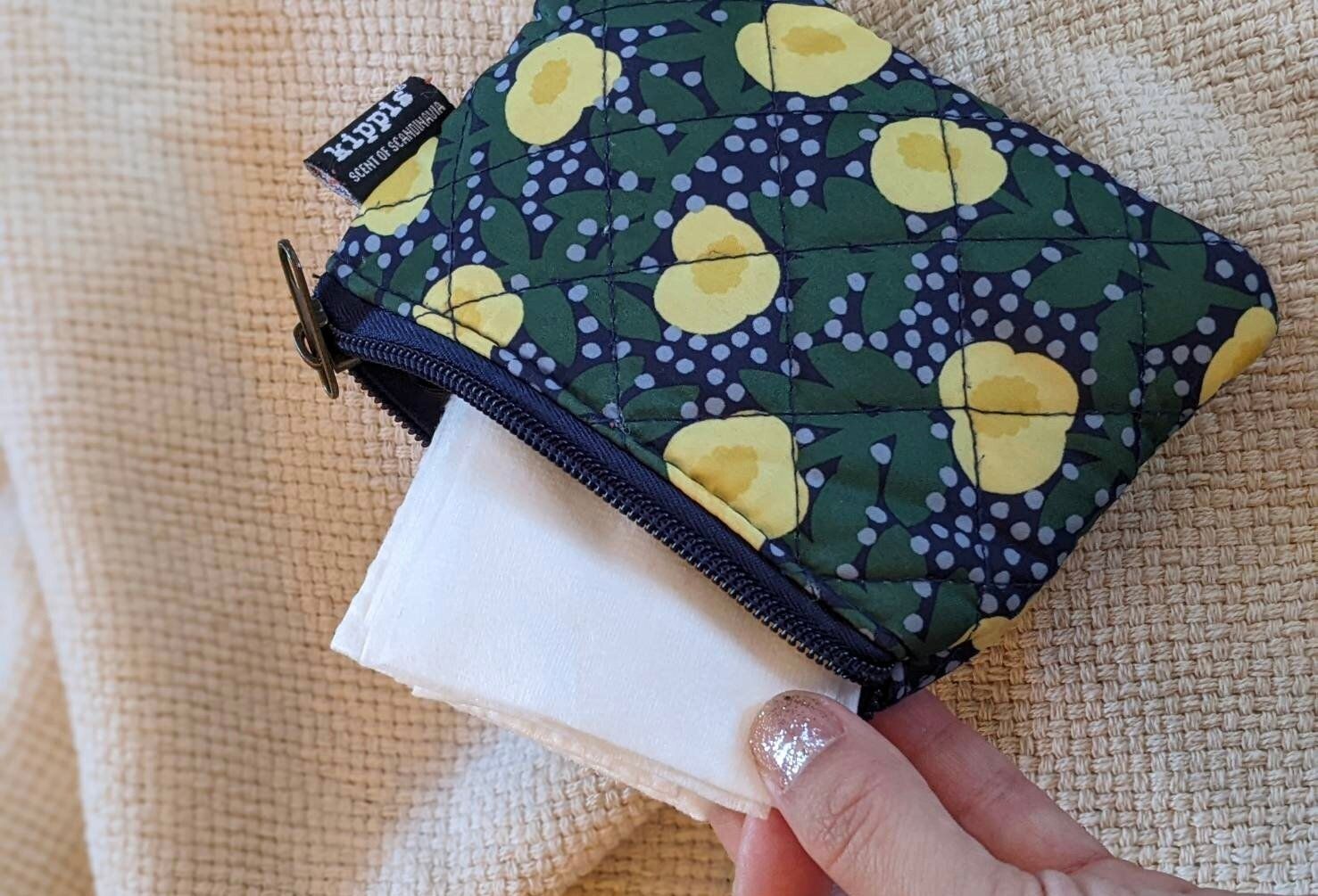 【使い捨てが快適】“ハンカチびしょびしょ問題解決“ダイソーで買えちゃう「ITO クレンジングタオル」