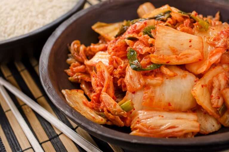 キムチを食べたら痩せる？ダイエット効果、おすすめの組み合わせ食材も解説