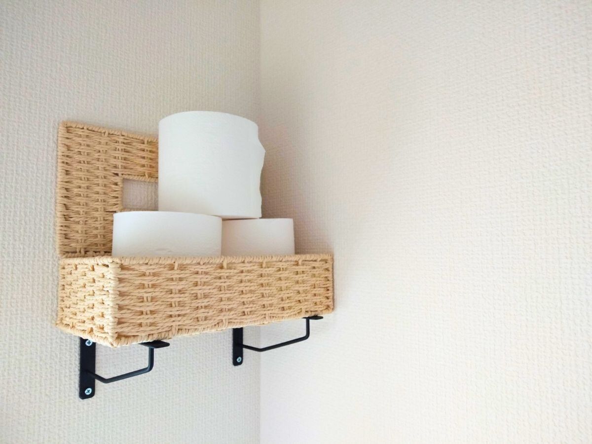 面倒くさがり主婦が考案！木材不要！トイレットペーパー置きにちょうどいいトイレの飾り棚