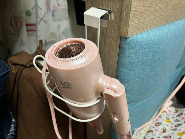 【セリア】もう置き場所に困らない！ワイヤードライヤーホルダーですっきり収納！