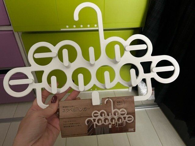 【セリア】こんなの欲しかった！色々引っかけられて場所を取らないネクベルハンガーとは！