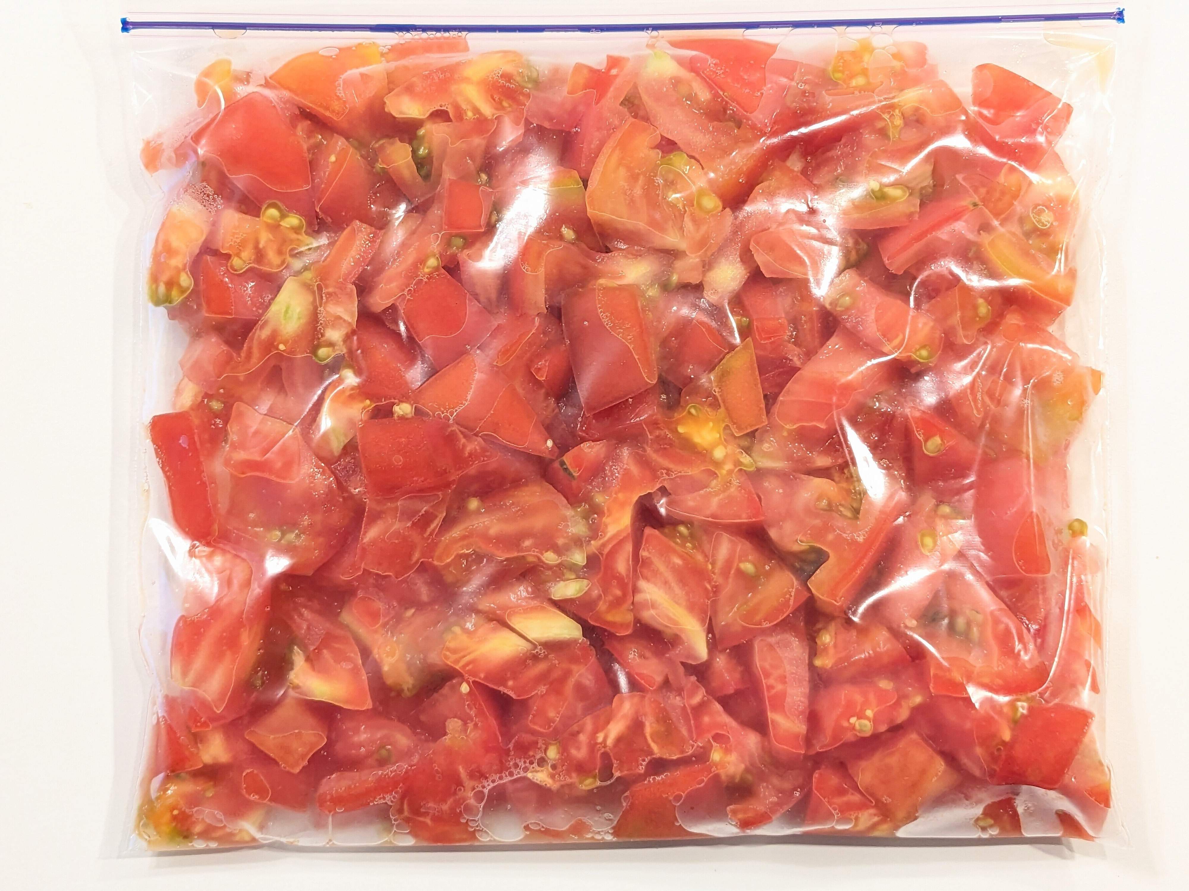 【冷凍貯金】傷みやすいトマトの冷凍保存と活用術