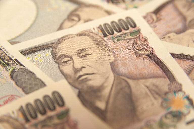 貯めてるセンパイ教えて！まずは年100万円で、さらなる貯蓄が現実的に