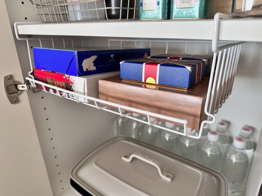 【3COINS】クローゼットの余った空間を有効活用！モヤモヤが解決するワイヤーラック