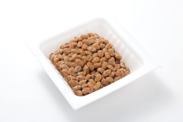 【必見】タレはまぜる前と後どっちのタイミングで入れる？納豆のおいしい食べ方を伝授