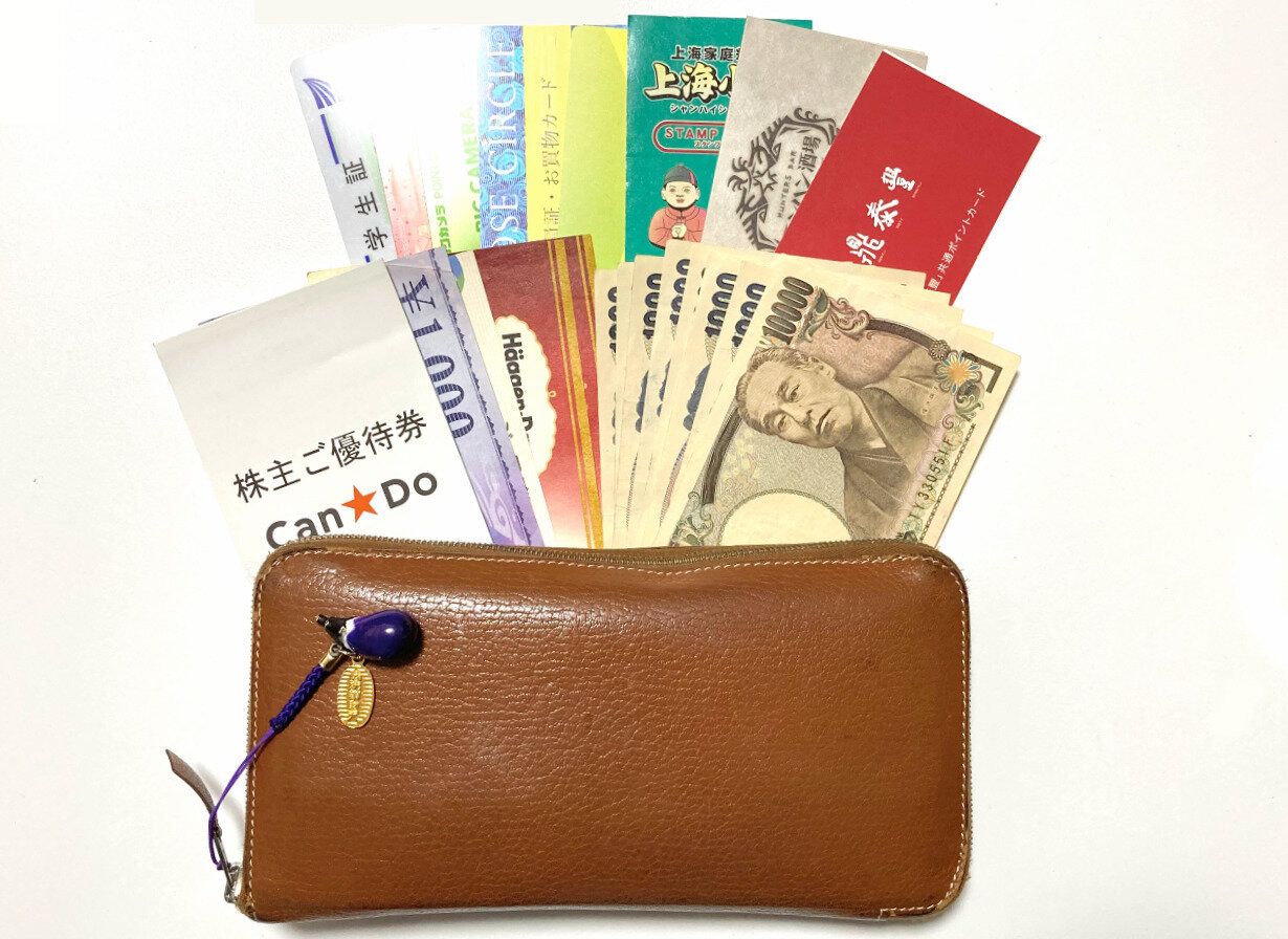 財布を使わなくなったお金のプロが、それでも財布の中に入れて持ち歩いている物とは？