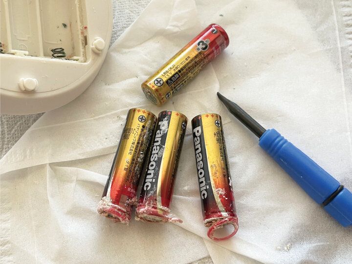 【実体験】防災用ライトの電池を入れたままにして起こったトラブル