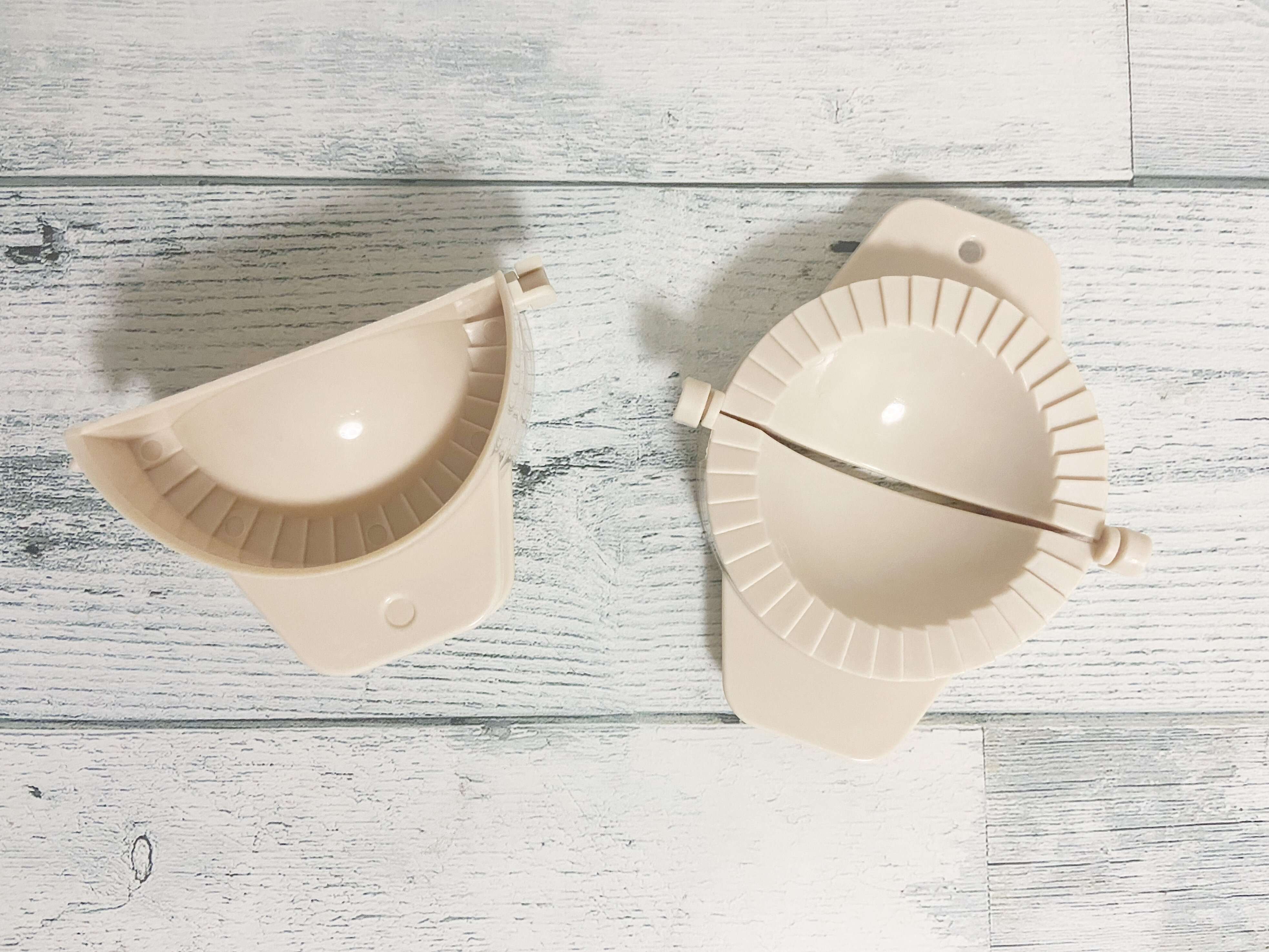 【3COINS】ちょっとお料理苦手さん朗報！「餃子メーカー」で手作り餃子のハードルが下がるってよ！