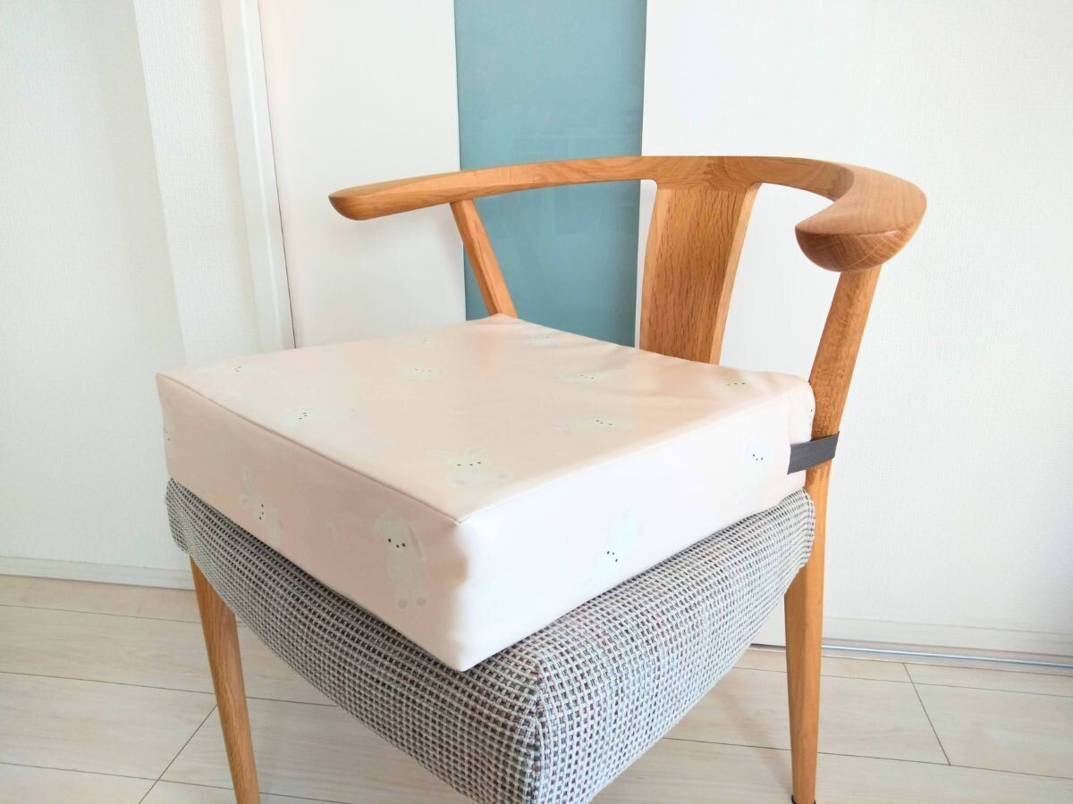 キッズチェアを2台持ちしたくない！ダイニングチェアが瞬時に変わる秘密のアイテム！