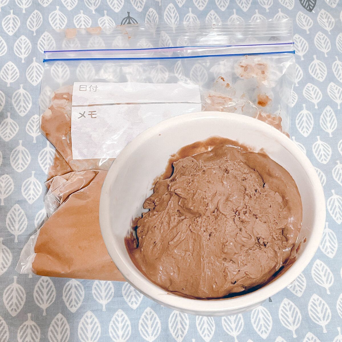 あまった生クリーム　凍らせればアイスとしておいしく食べられる