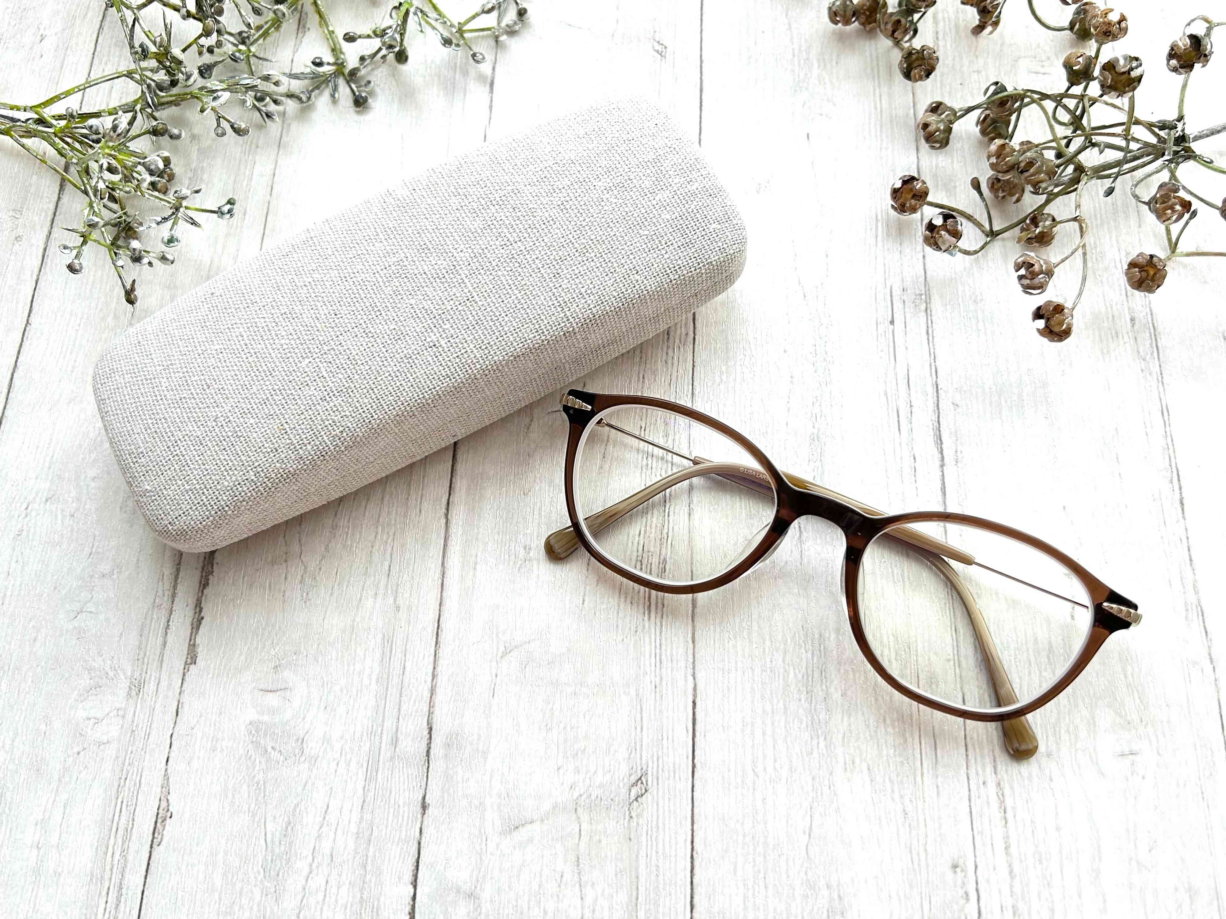 【セリア】インテリアや持ち物にすっと馴染む！大人女性におすすめな自然素材のメガネケース