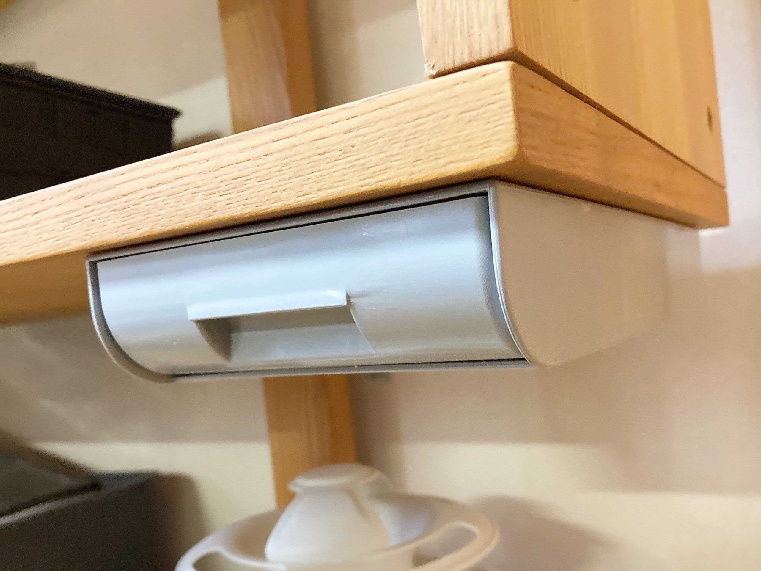 バズってます！【ダイソー】コスパに感動！簡単に収納場所ができちゃう「取り付け式引き出し」