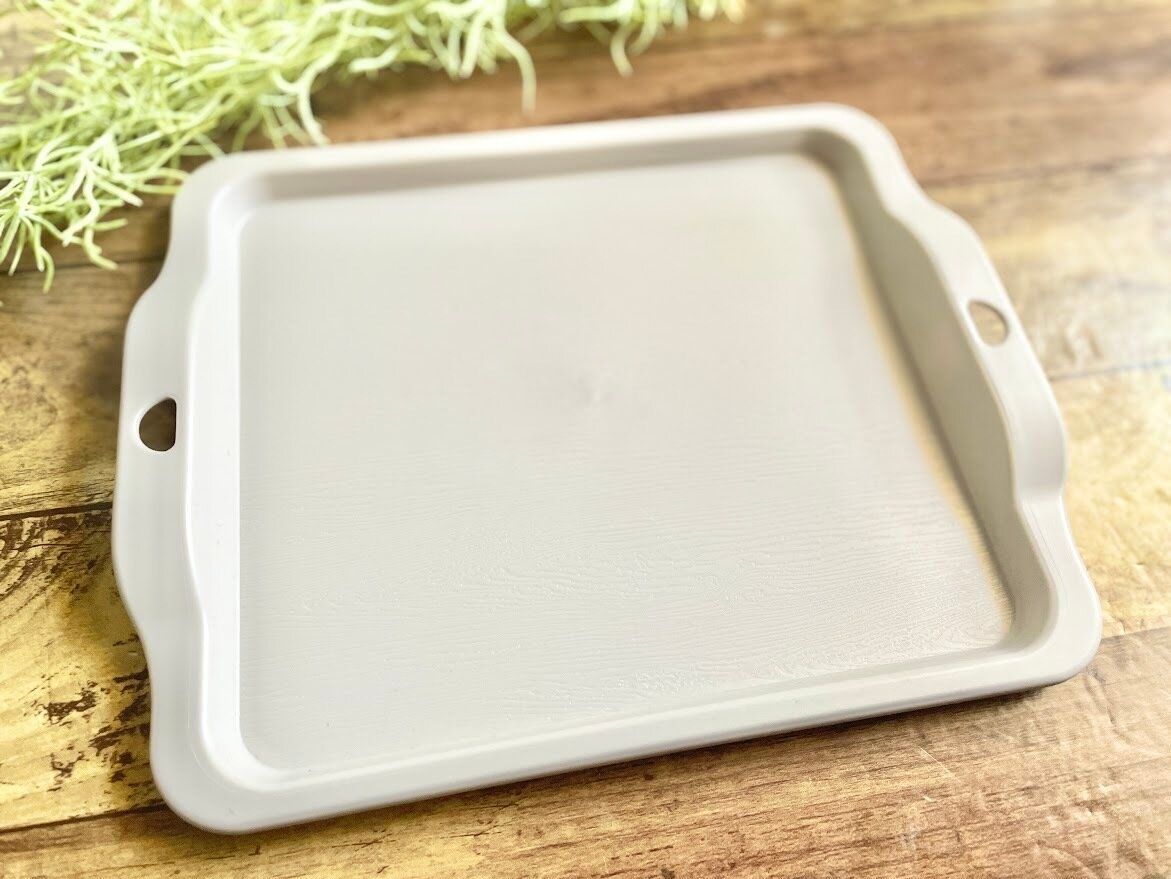 【セリア】普通におしゃれで使いやすい！「熱くならないトレー」が便利