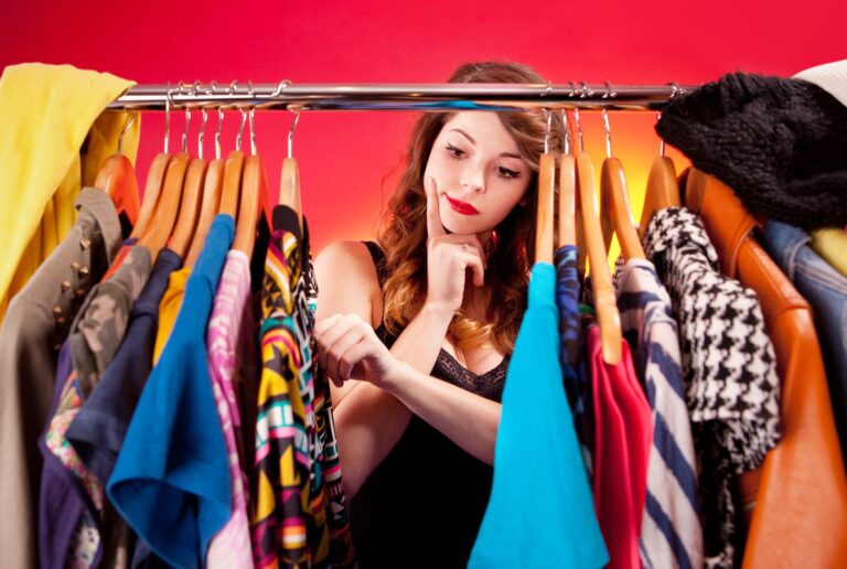 【パーソナルスタイリストが伝授】服を買う前に試してほしい「似合う服を見つける」ための3つのステップとは？