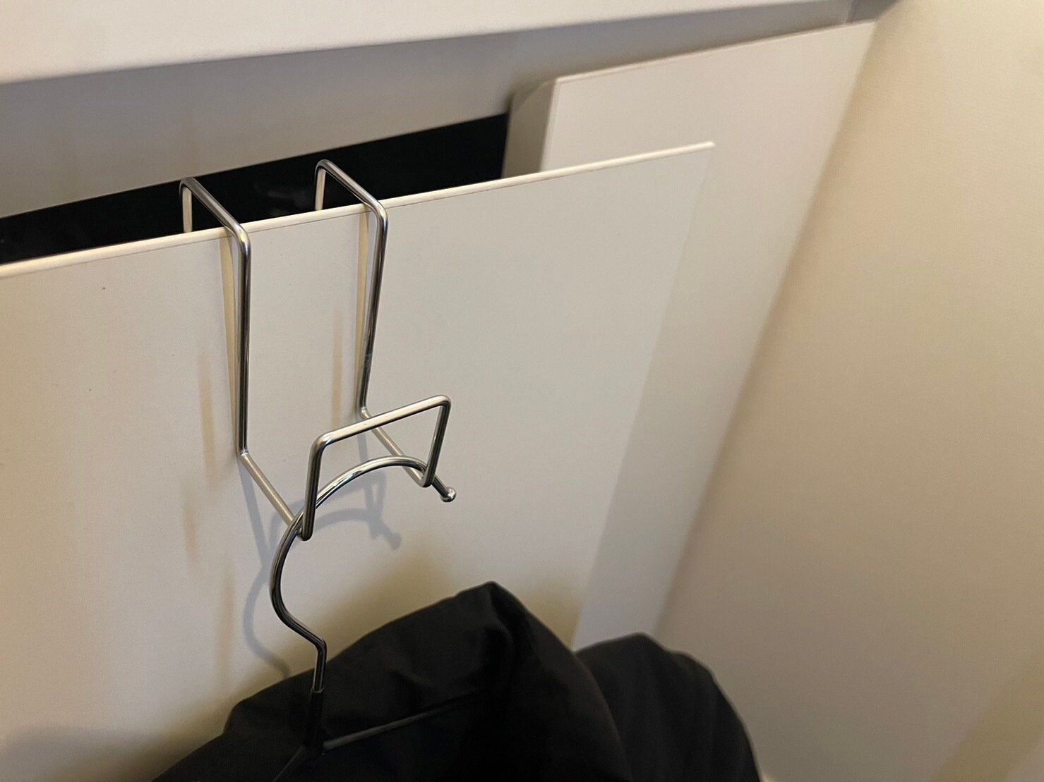 【無印良品】家事の悩み、不便をいっぺんに解決!?「扉につけるフック」が万能に使える