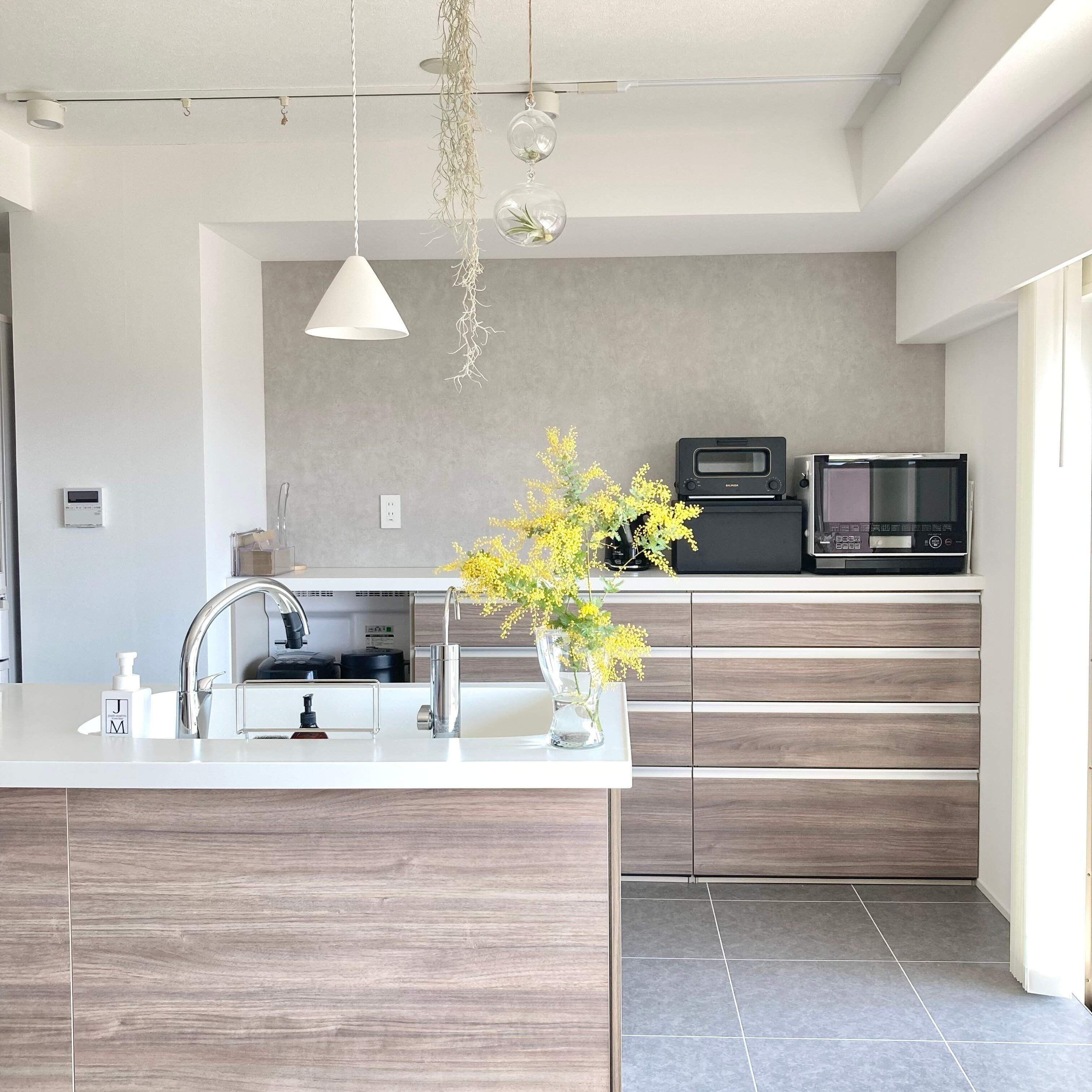 【もうダランってならない】5秒あればできる！家にあるもので枝ものをまっすぐ立てる方法