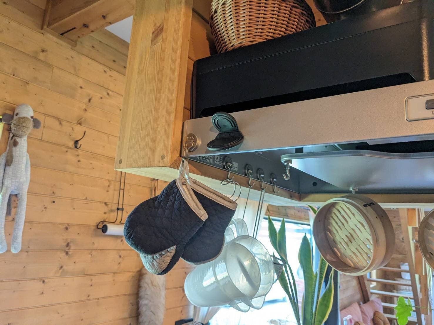 【キッチン用品】“収納のプロが納得！“ダイソーのマグネット付きミトン