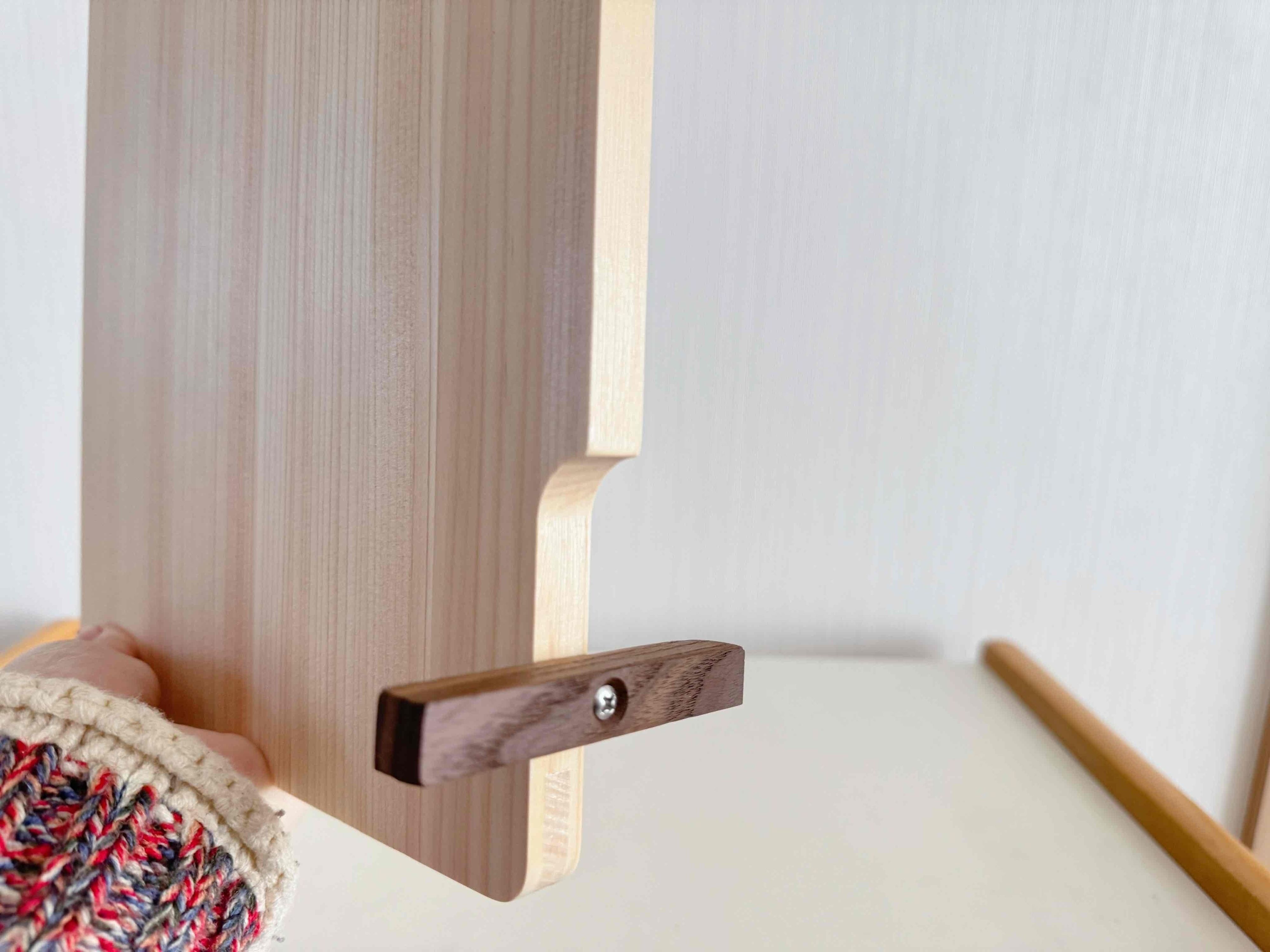 【家事ラクアイテム】「乾かす場所」と「収納方法」でもう悩まない！スタンド付きまな板が便利すぎて手放せない！