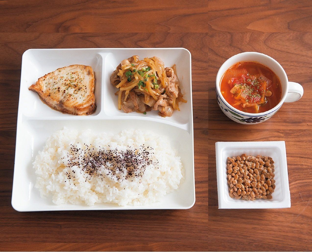 作りたくない日の隣の夕ご飯をのぞき見！理想の献立をやめたら家族も私もHAPPYに！