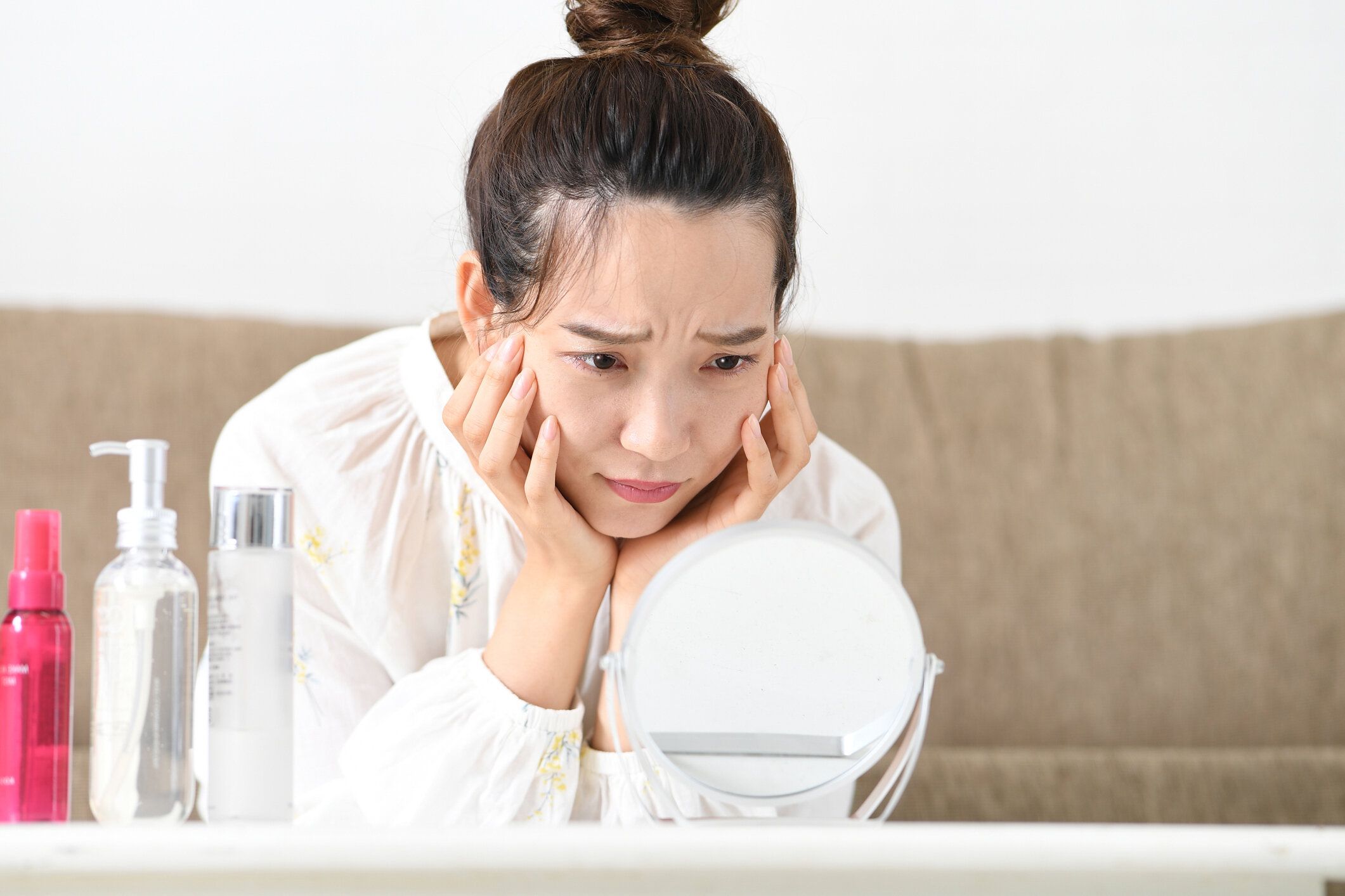 春に老け肌が加速する!?意外な原因とやっておきたい「Wケア」を解説