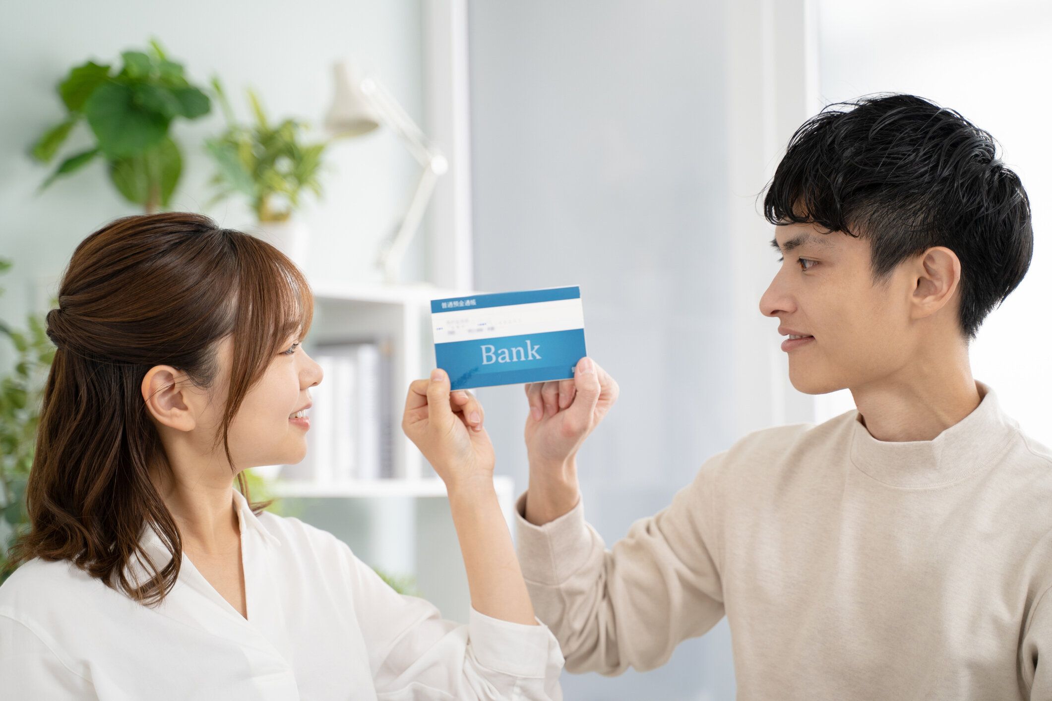 年収500万～600万円台の貯蓄のリアル！年収400万円台に比べて年貯蓄額が低い⁉