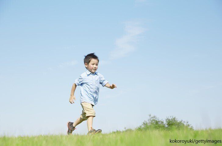 子どもの紫外線対策は何歳から？日光を浴びる・浴びないどっちがいいの??気象予報士が解説