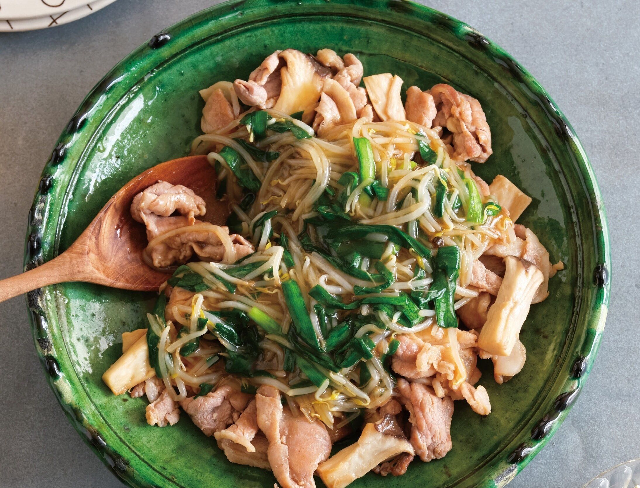 豚こまエリンギ炒めもやしにらあんかけ＆くずし豆腐のオニオンスライスのせ