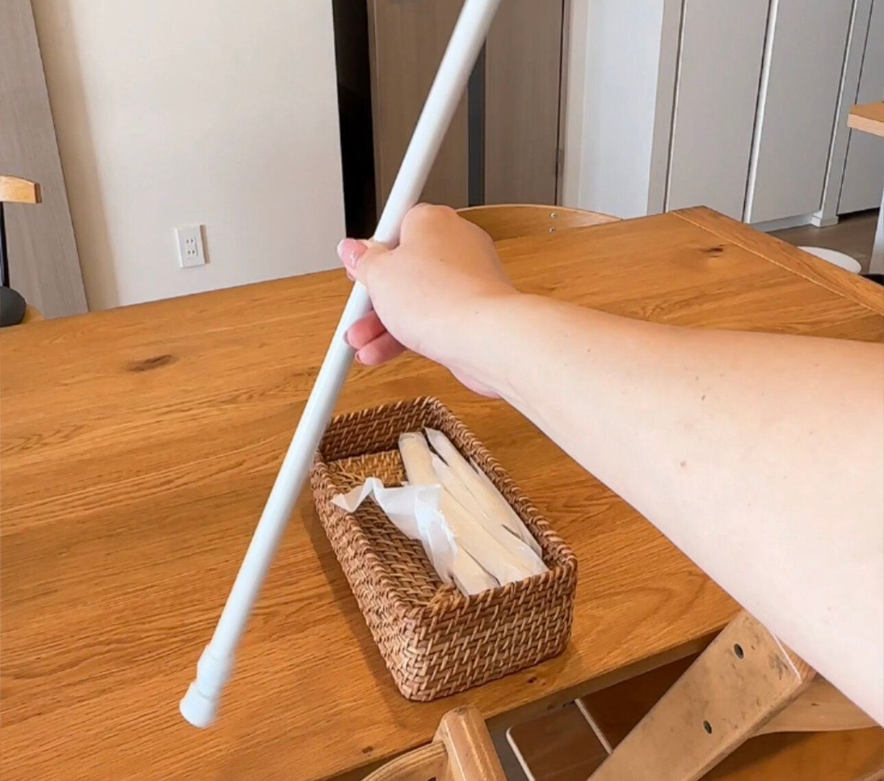 ダイニングでコレやってみて！突っ張り棒活用術とは？