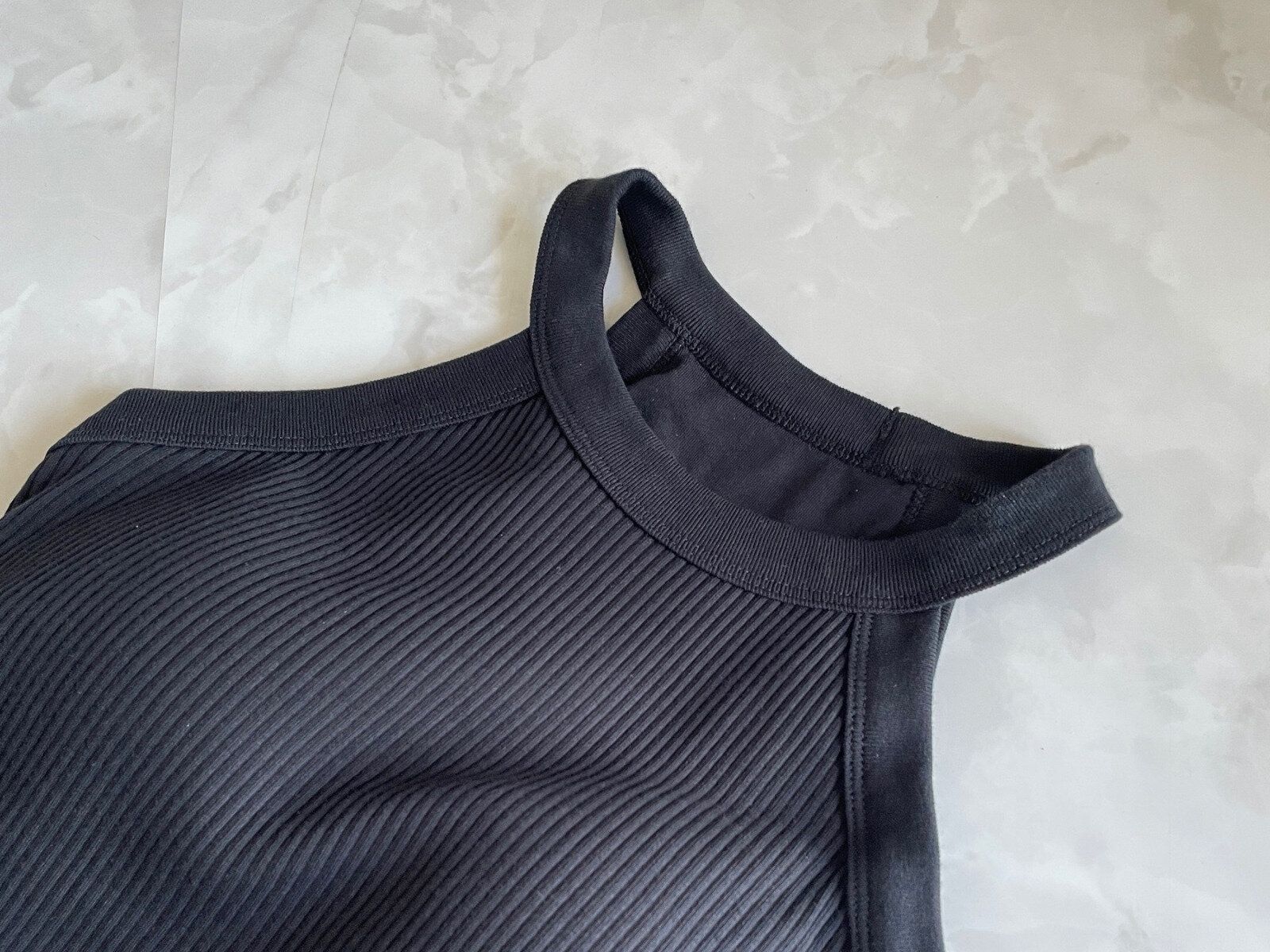 【ユニクロ】飛ぶように売れているトップスが40、50代にも人気の理由とは？