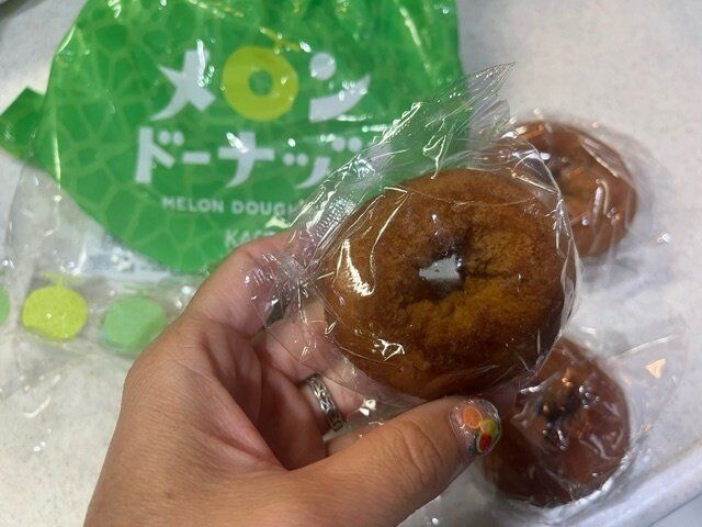 【カルディ】これは珍しい、あまり見かけないかも！メロンドーナッツで夏を感じる。