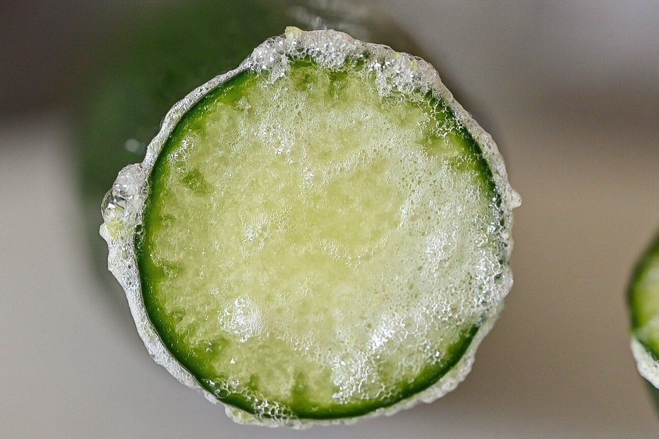 【旬食材】きゅうりは生で食べるならアク抜きして！簡単下処理＆きゅうりを生でいただく絶品レシピ3選