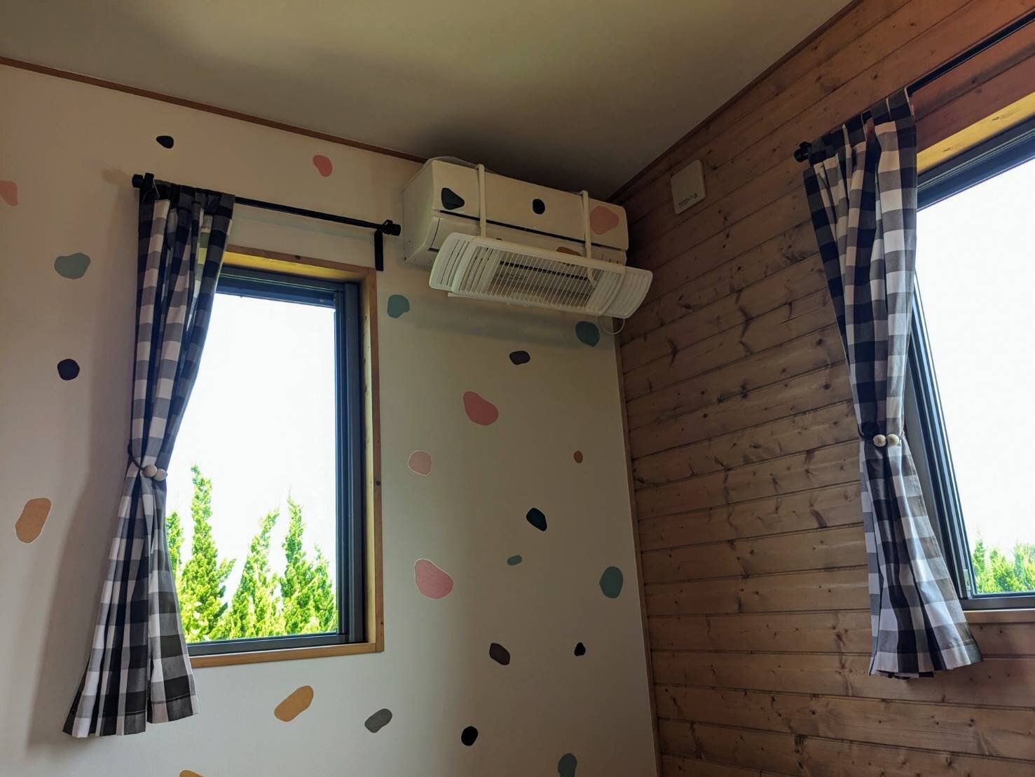 【夏の睡眠環境改善】“寝苦しいけどクーラーは風がツライ”子どもの寝冷え対策にもなる「風よけカバー」